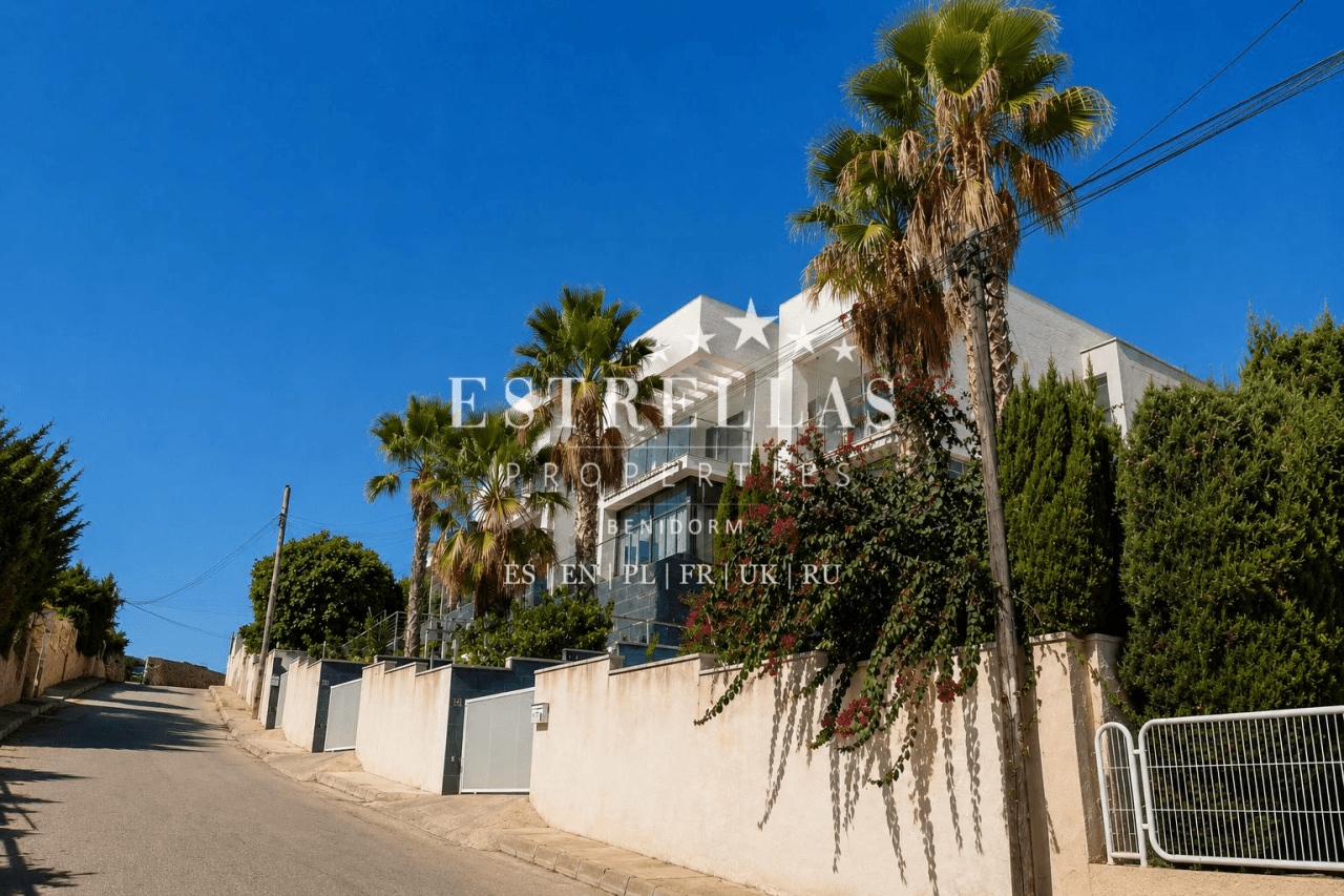 Exclusiva villa moderna con piscina privada y VISTAS PANORÁMICAS AL MAR en Montiboli, Villajoyosa
