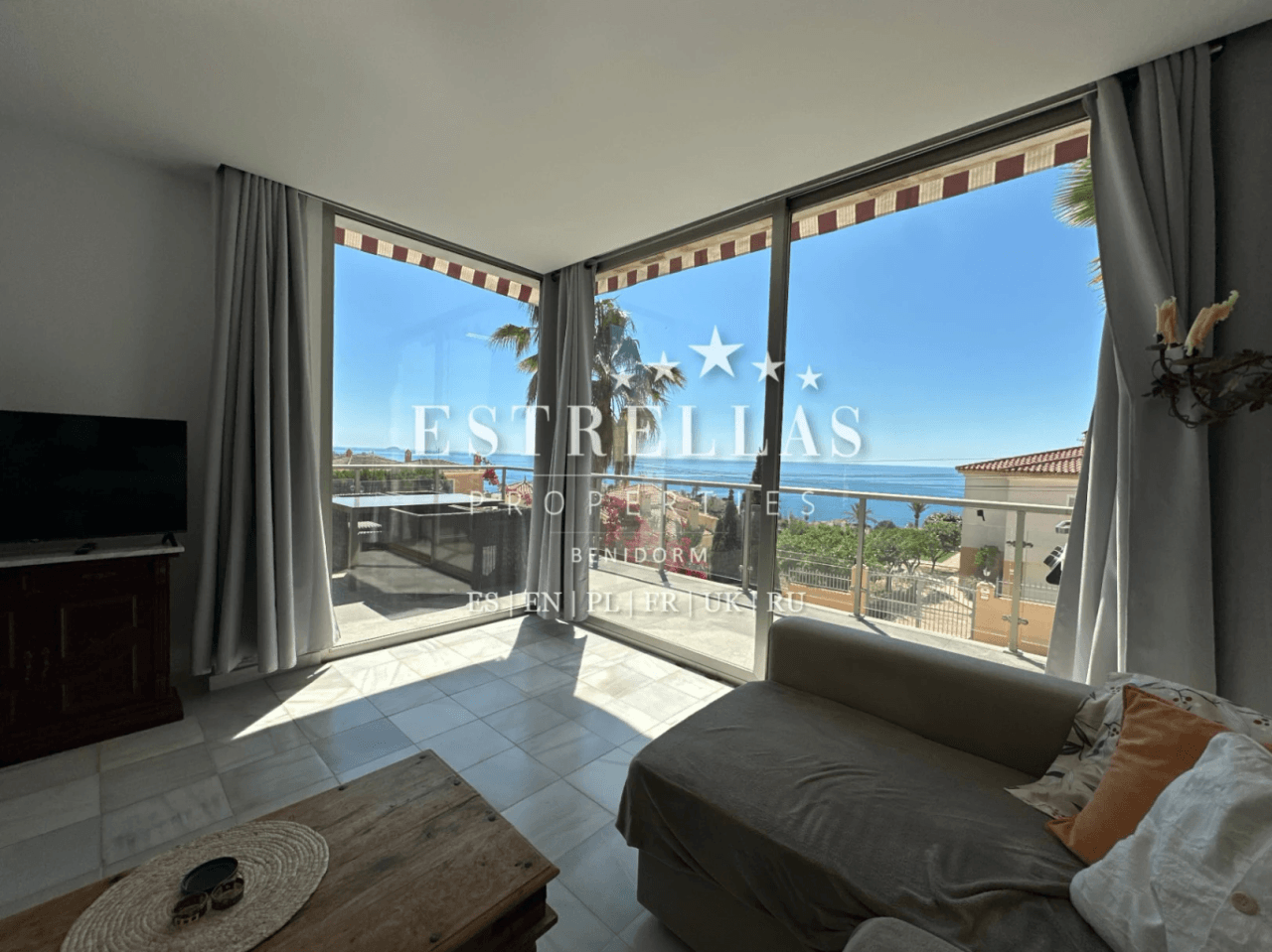Exclusiva OPORTUNIDAD DE INVERSIÓN: conjunto de 3 villas con vistas al mar, 2 piscinas privadas y alta rentabilidad