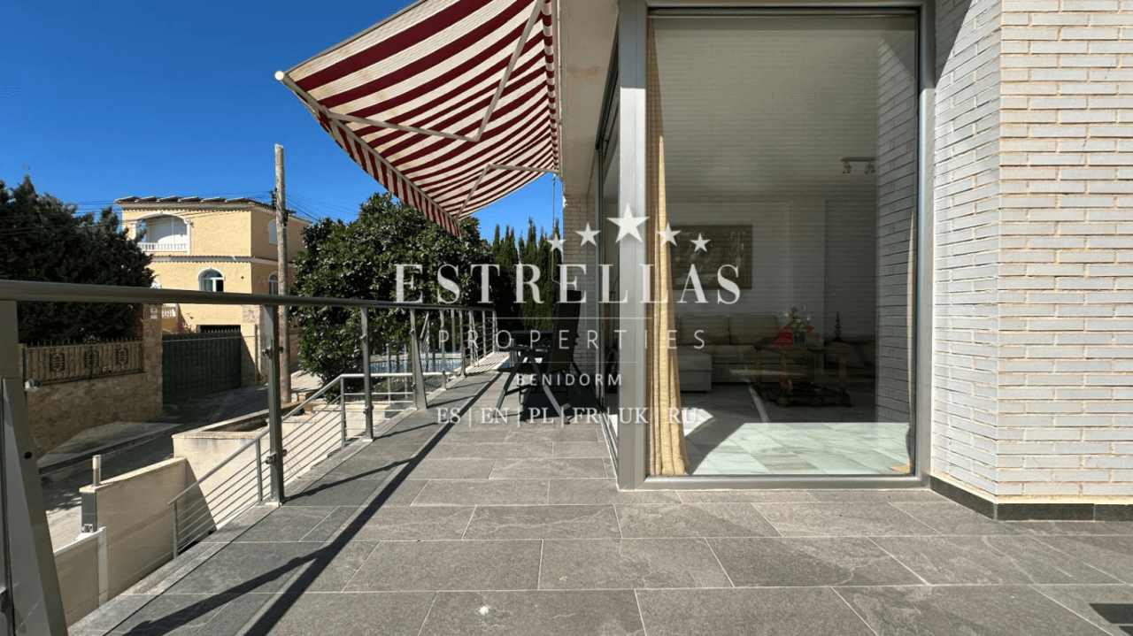 Exclusiva villa moderna con piscina privada y VISTAS PANORÁMICAS AL MAR en Montiboli, Villajoyosa