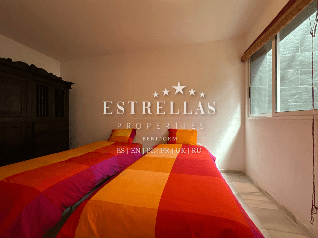 Exclusiva OPORTUNIDAD DE INVERSIÓN: conjunto de 3 villas con vistas al mar, 2 piscinas privadas y alta rentabilidad