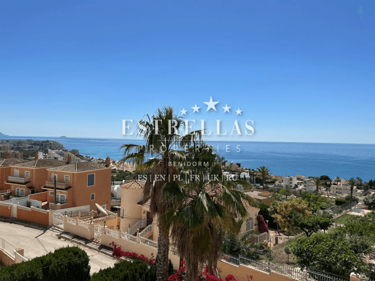 Exclusiva OPORTUNIDAD DE INVERSIÓN: conjunto de 3 villas con vistas al mar, 2 piscinas privadas y alta rentabilidad