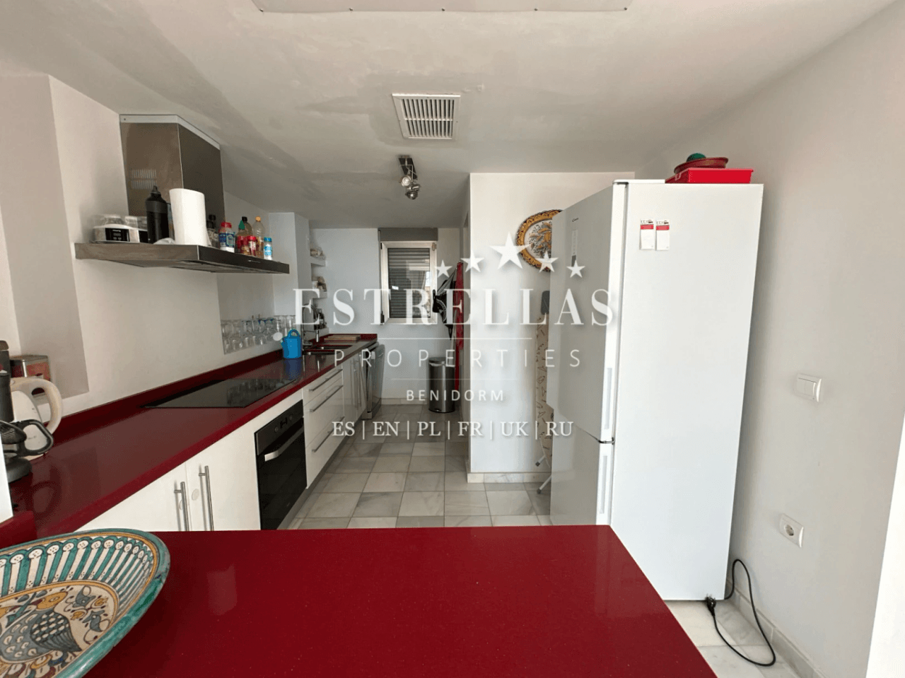 Exclusiva OPORTUNIDAD DE INVERSIÓN: conjunto de 3 villas con vistas al mar, 2 piscinas privadas y alta rentabilidad