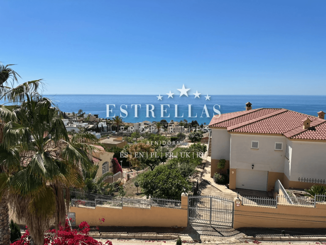 Exclusiva OPORTUNIDAD DE INVERSIÓN: conjunto de 3 villas con vistas al mar, 2 piscinas privadas y alta rentabilidad