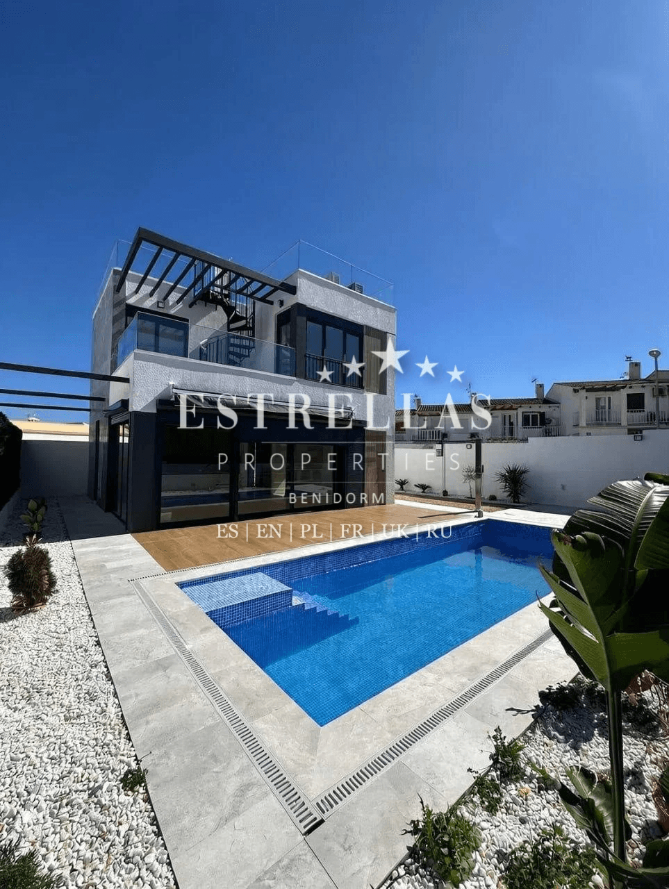 Villa exclusiva con piscina privada y cocina exterior en La Nucía, entre Altea y Benidorm
