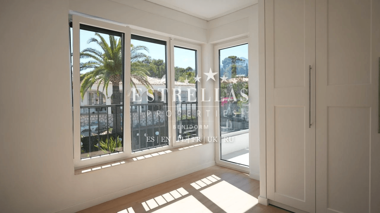 Villa exclusiva con piscina privada y cocina exterior en La Nucía, entre Altea y Benidorm