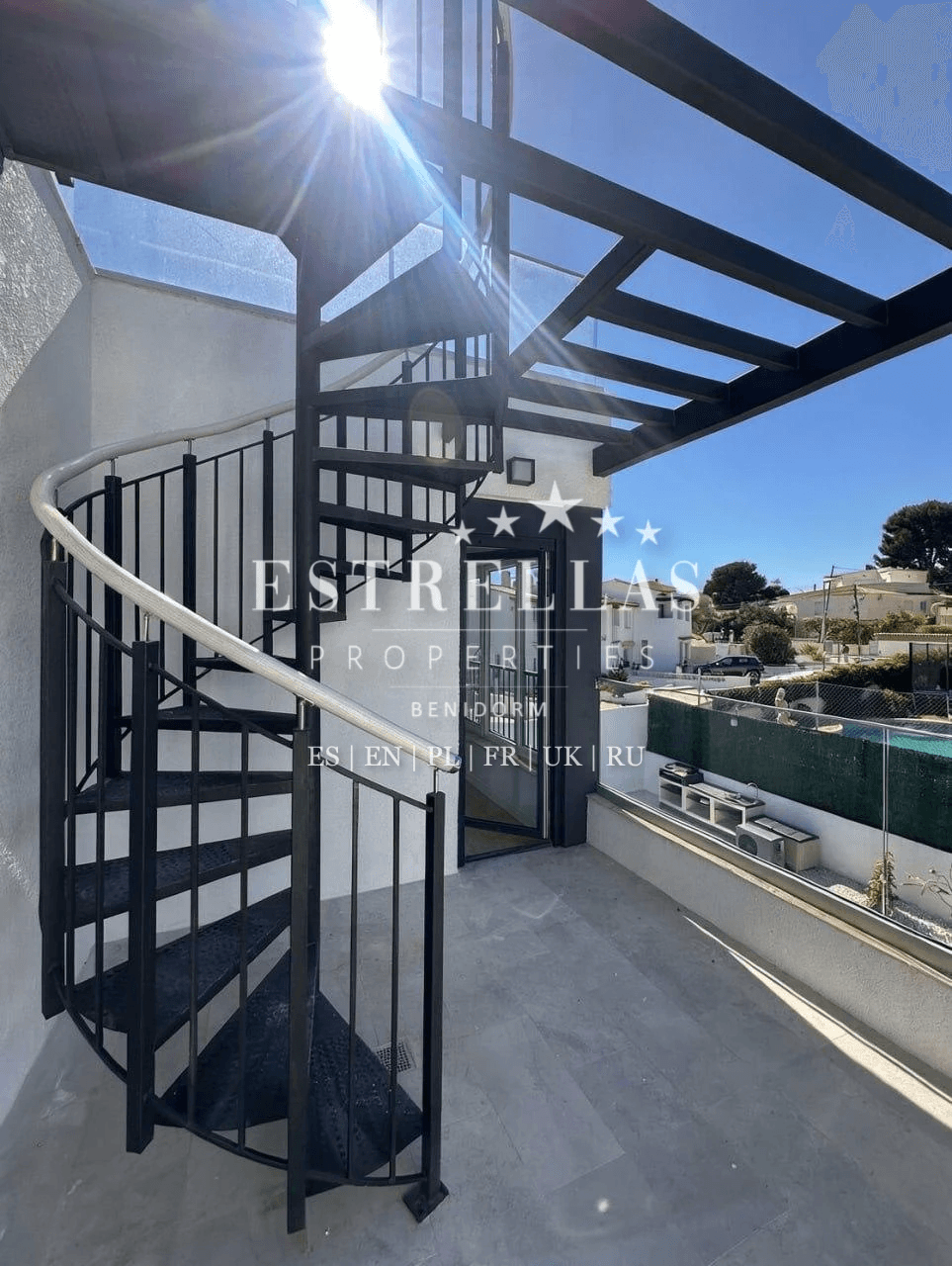 Villa exclusiva con piscina privada y cocina exterior en La Nucía, entre Altea y Benidorm